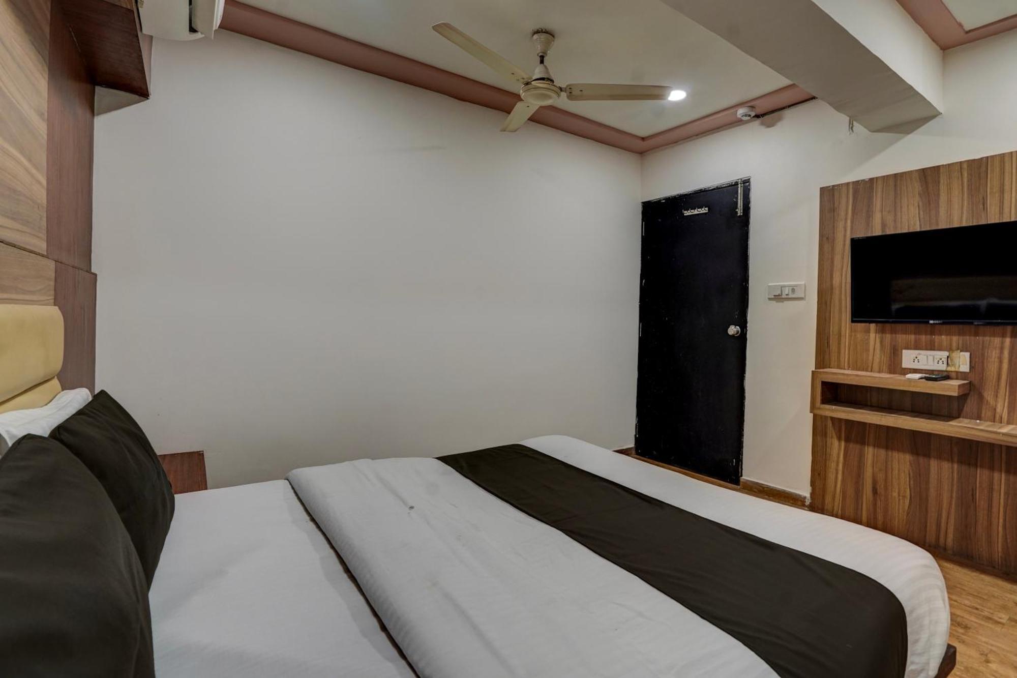 Hotel O Palak Palace Ahmedabad Exterior photo