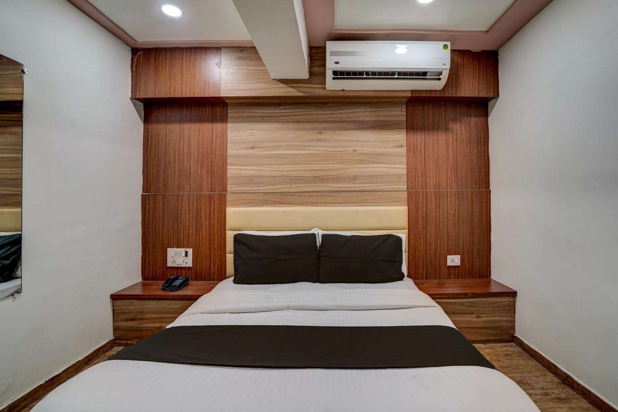 Hotel O Palak Palace Ahmedabad Exterior photo